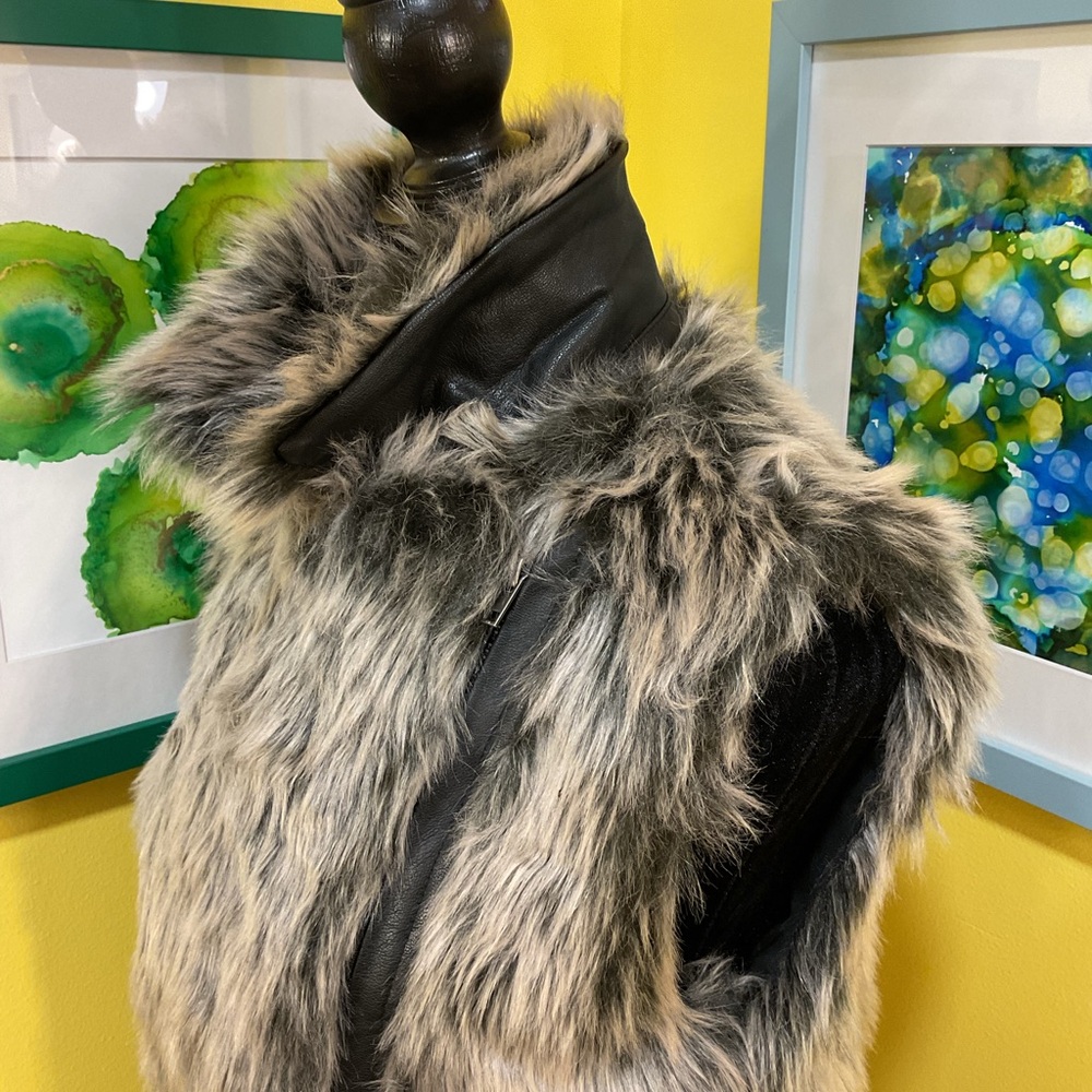Cupcakes & Cashmere Alonso Grey Faux Fur Moto Vest with Faux Leather Trim Size M - Picture 5 of 11